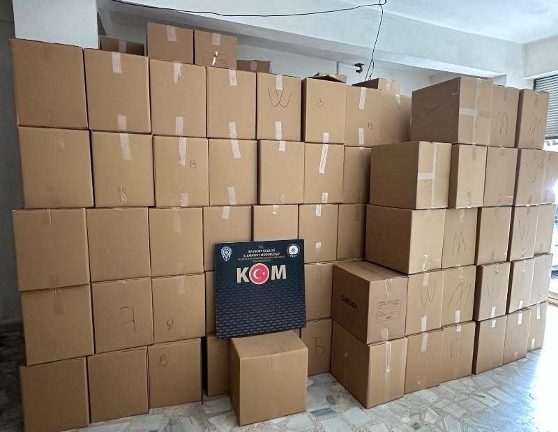 Bayburt merkezli 3 ilde kaçak tütün operasyonu: Milyonlarca kaçak tütün ele geçirildi 54 şüpheli yakalandı 10’u gözaltına alındı