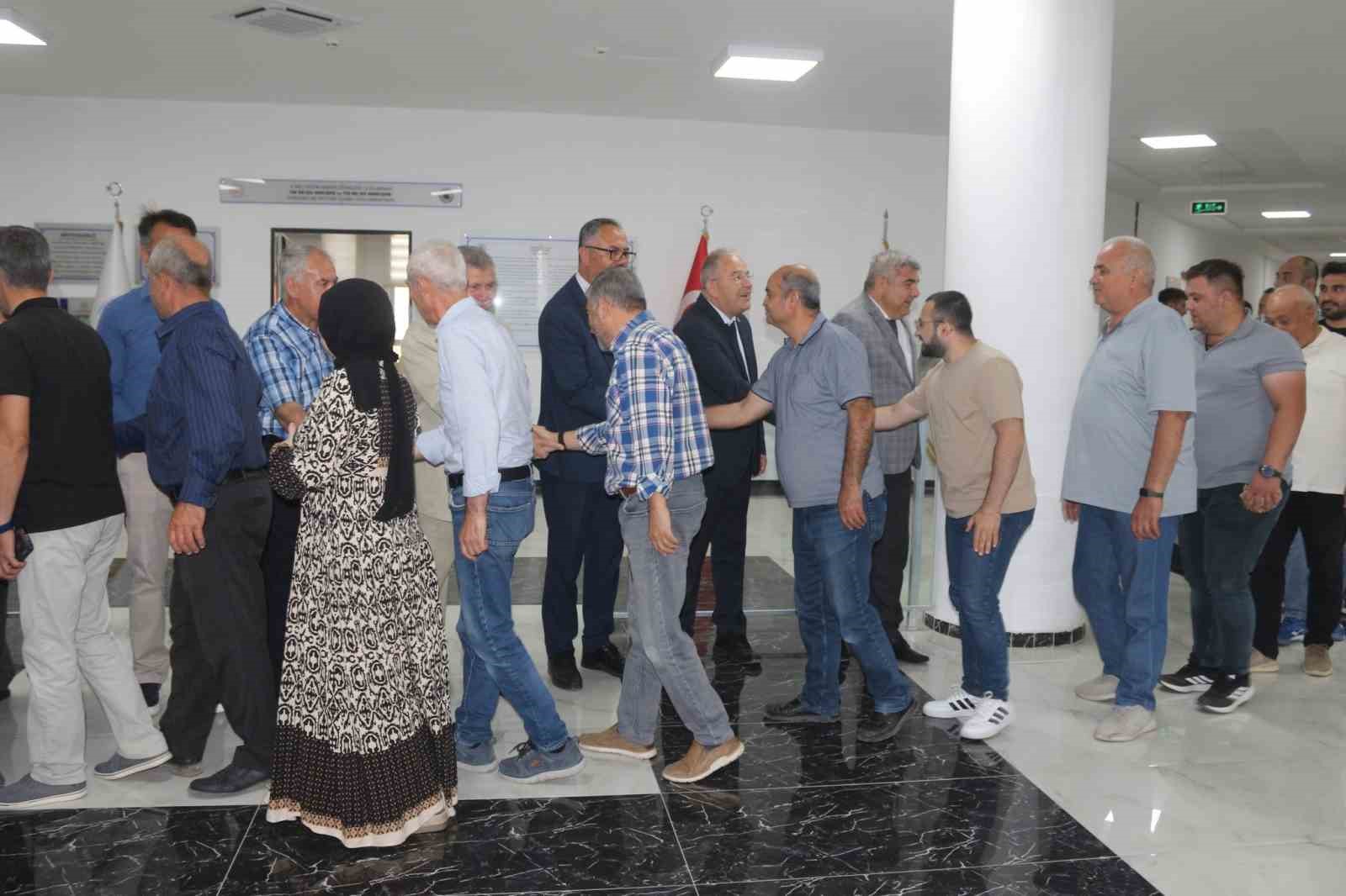 S&uuml;nnetci, personelle bayramlaştı
