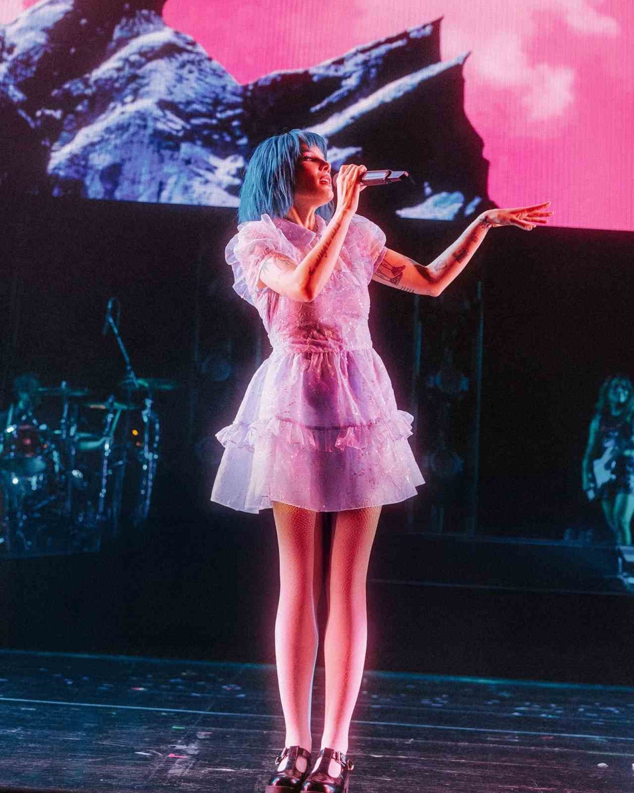 Ünlü yıldız Halsey’den konser öncesinde Türk hayranlarına dikkat çekici mesaj