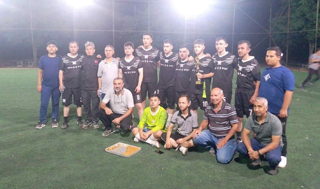 Ramazan Artun anısına d&uuml;zenlenen turnuvada "Soluganlar" şampiyon oldu
