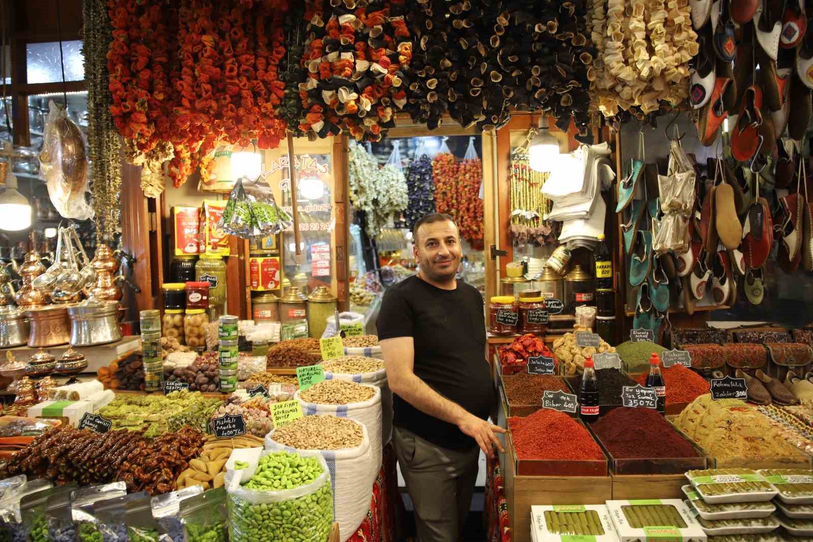 Gaziantep’te bayram yoğunluğu esnafın yüzünü güldürdü

