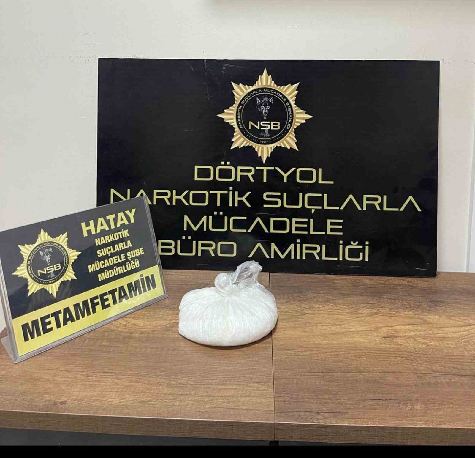 Erzin’de durdurulan araçta 650 gram metamfetamin ele geçirildi