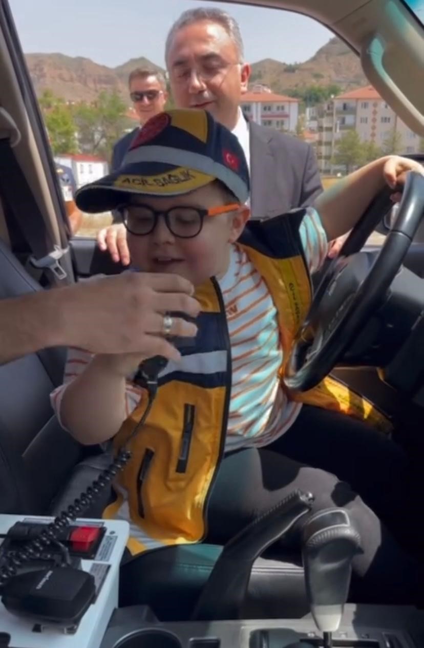 DMD hastası &ccedil;ocuğun ambulans hayali ger&ccedil;ek oldu
