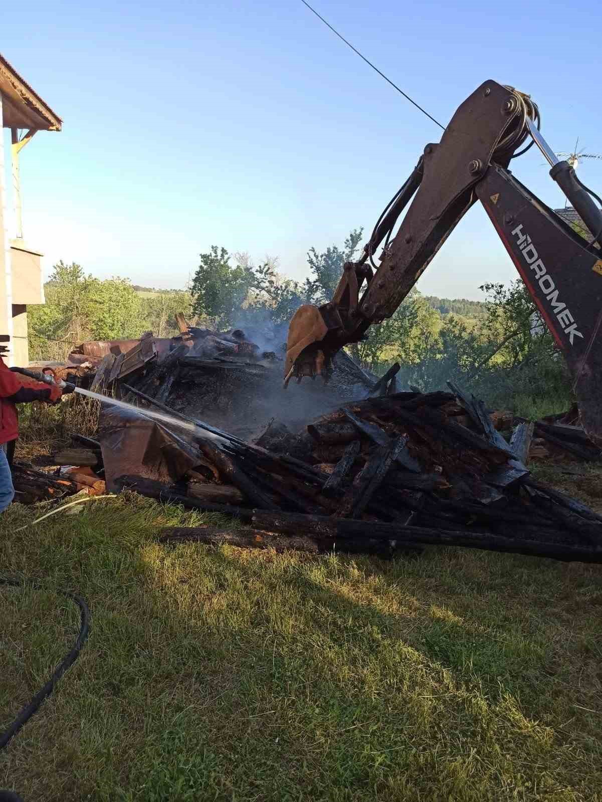 Bolu’da ahşap samanlık küle döndü