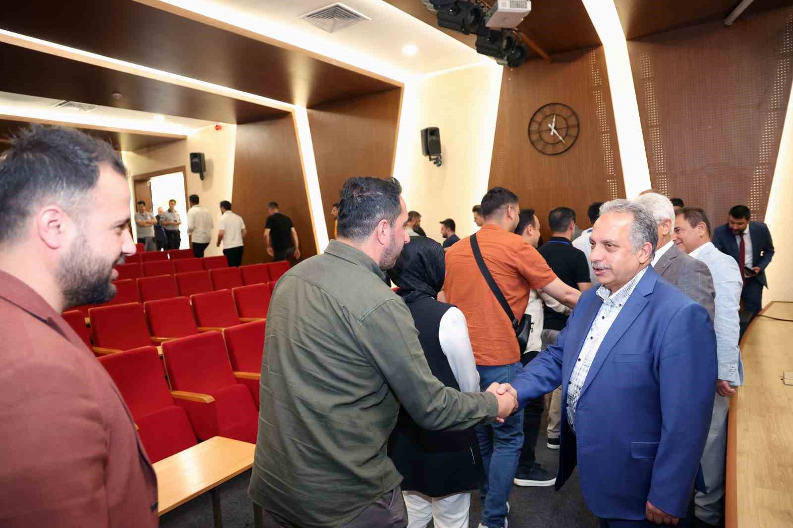 Başkan Yalçın personelle bayramlaştı