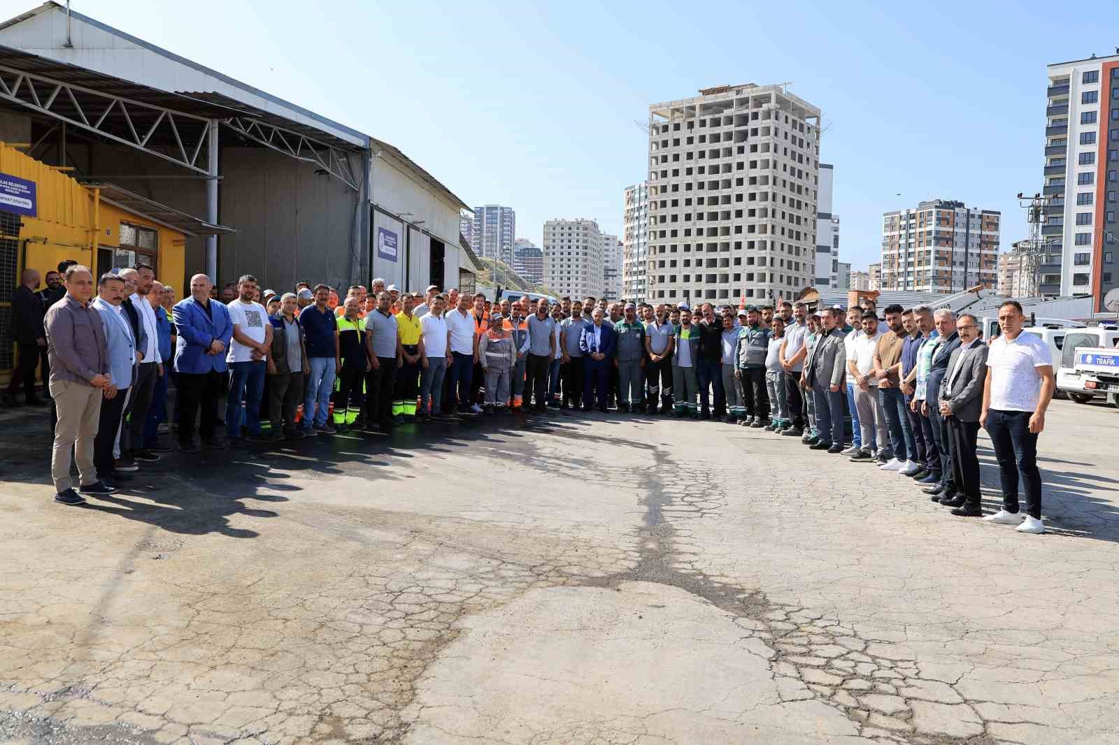 Başkan Yal&ccedil;ın personelle bayramlaştı
