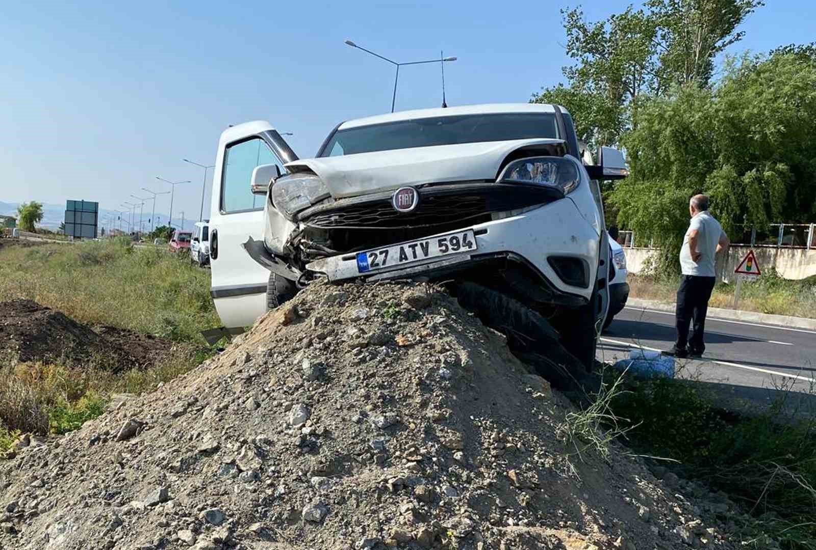 Kırıkkale&rsquo;de trafik kazası: 4&rsquo;&uuml; &ccedil;ocuk, 7 yaralı
