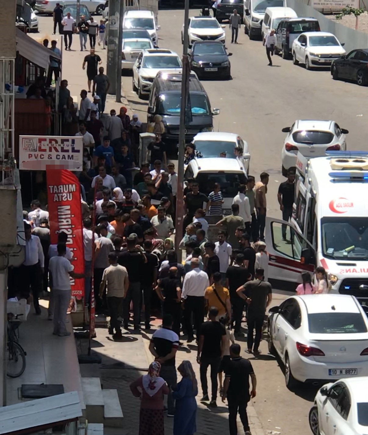 Maaşını alamayan &ccedil;alışan, eczacıyı &ouml;ld&uuml;rd&uuml;
