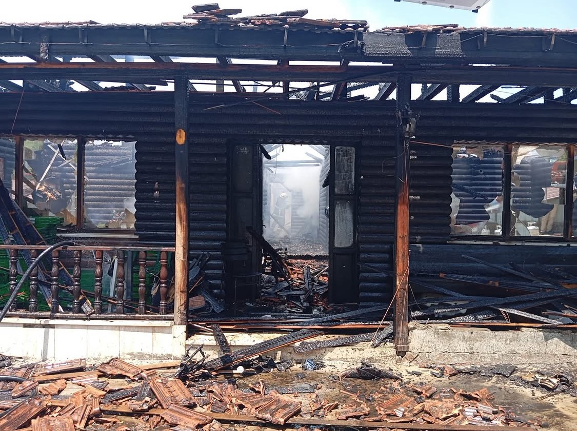 Sinop’ta kereste fabrikasında yangın: Yemekhane küle döndü