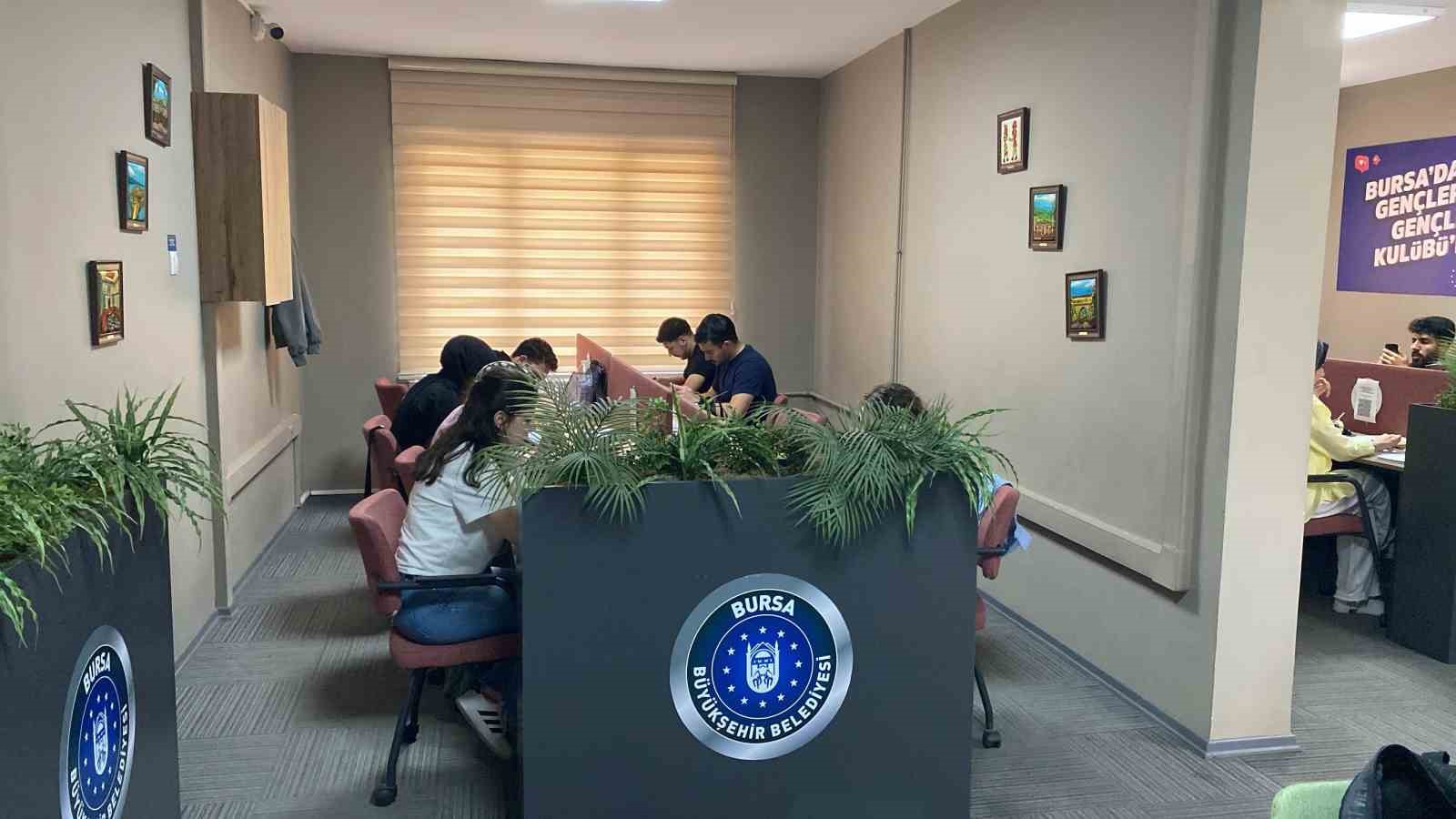 Bursa’da gençlik merkezleri, sınav haftasında 24 saat açık