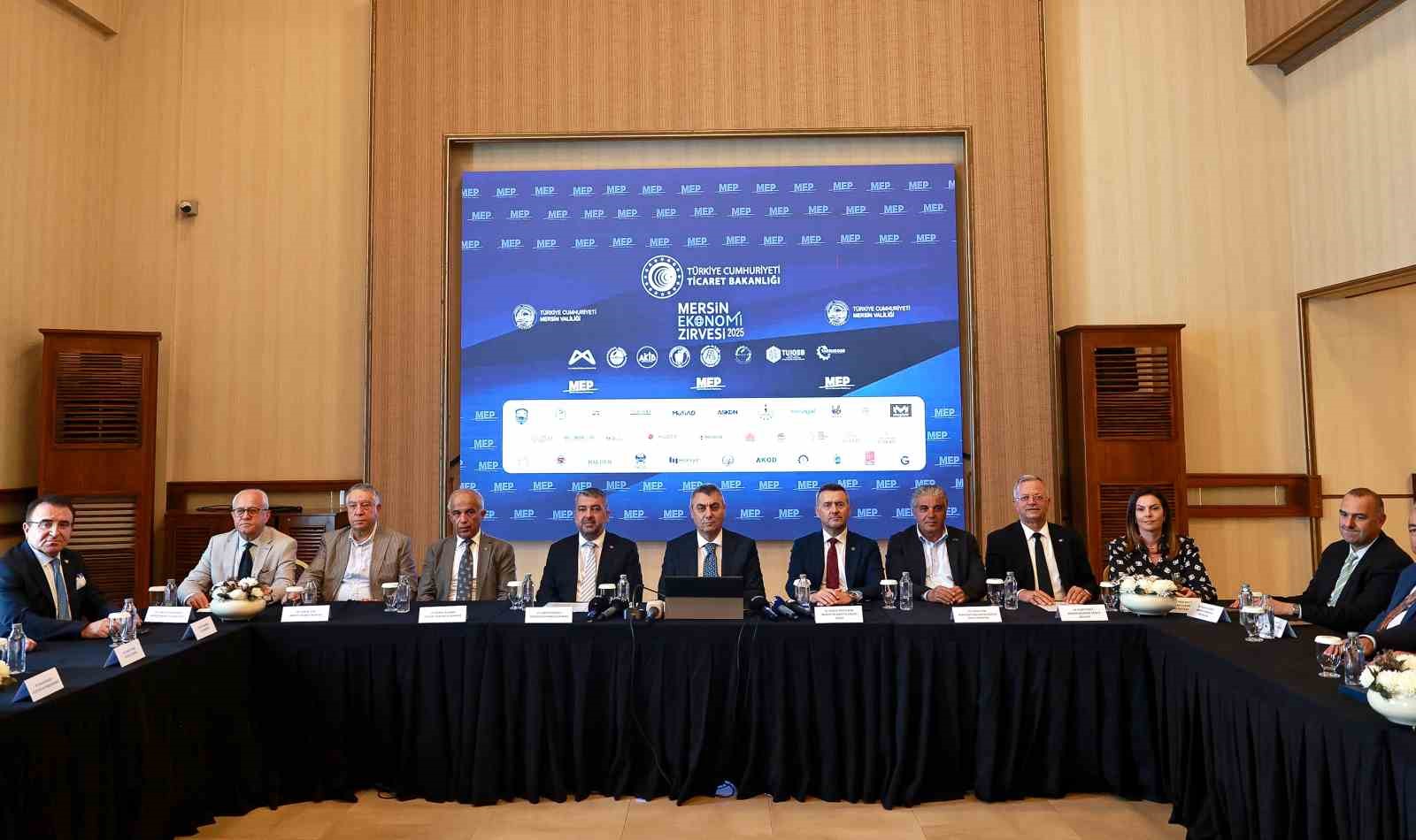 Mersin Valisi Atilla Toros: "K&uuml;resel oyunculuk i&ccedil;in adım atıldı"
