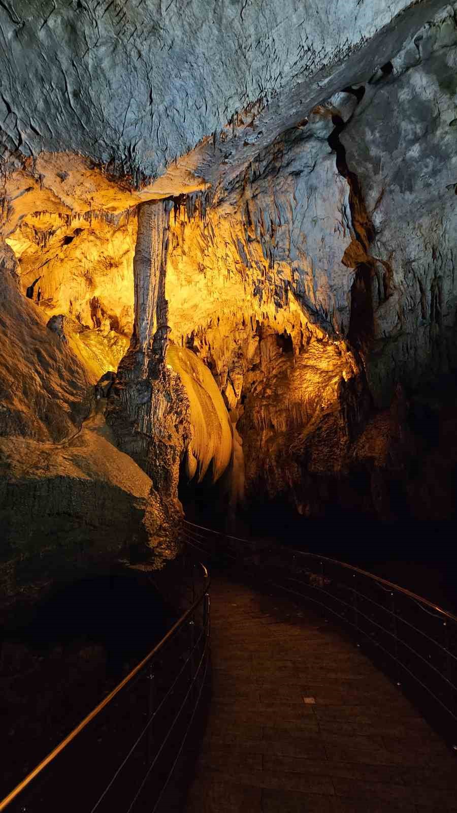 T&uuml;rkiye&rsquo;nin en uzun onuncu mağarası ziyaret&ccedil;i rekoru kırdı
