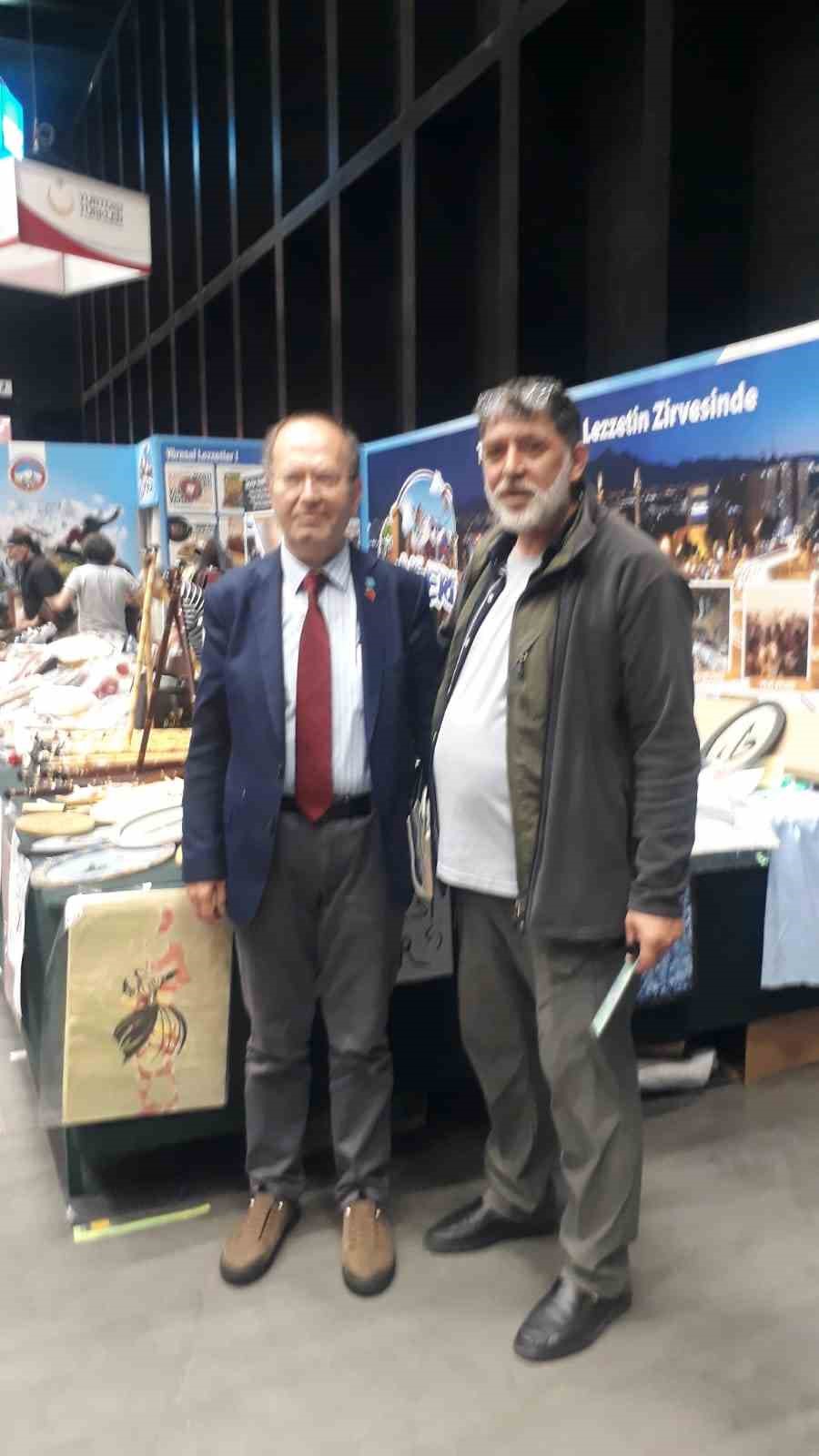 Kayserili Ebru sanat&ccedil;ısı, memleketini Avrupa&rsquo;da temsil etti
