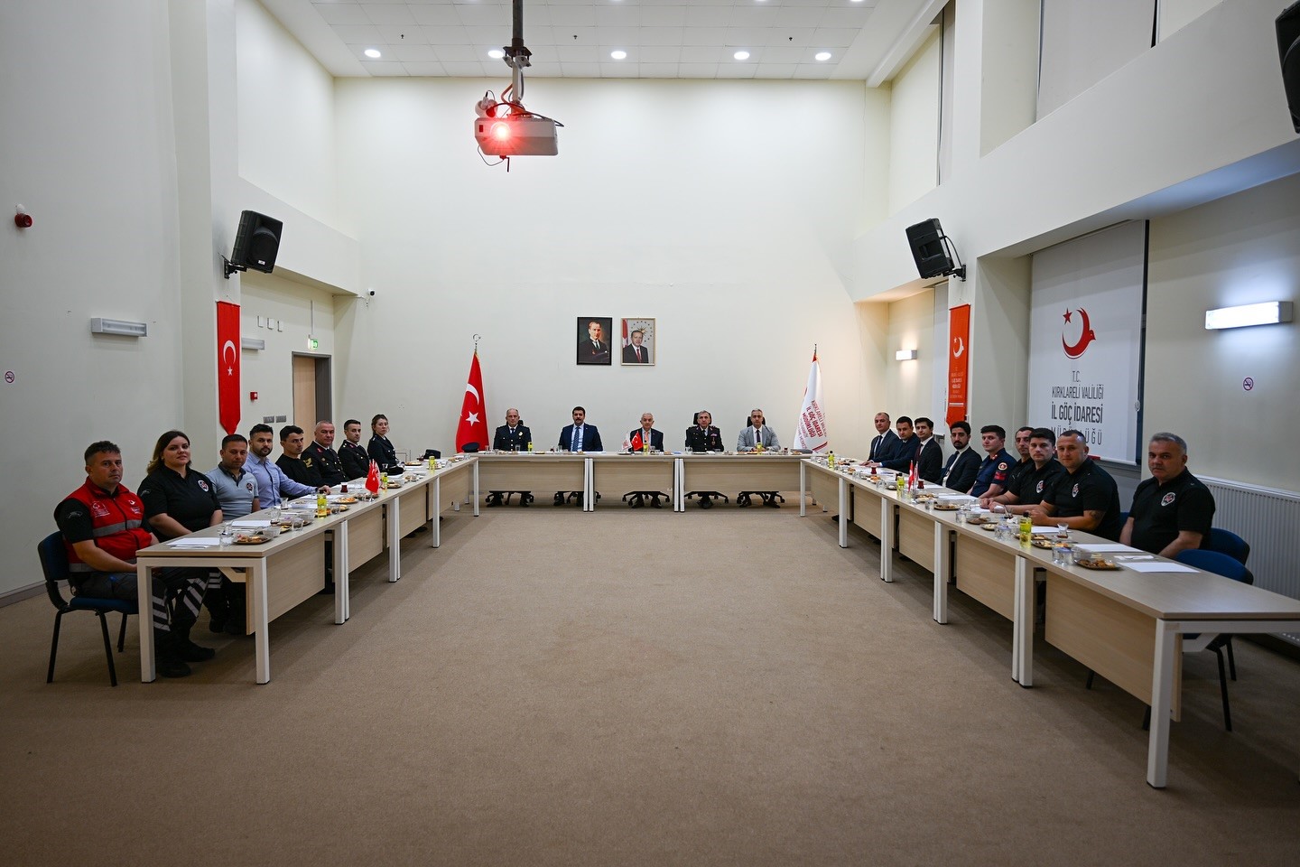 Kırklareli Valisi Turan, Pehlivanköy Geri Gönderme Merkezi’nde incelemede bulundu