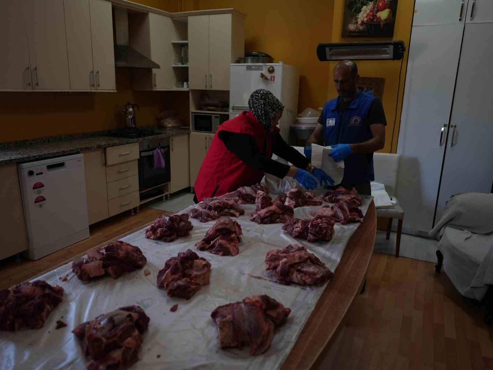 Düzce’de kurban etleri 86 aileye ulaştırıldı