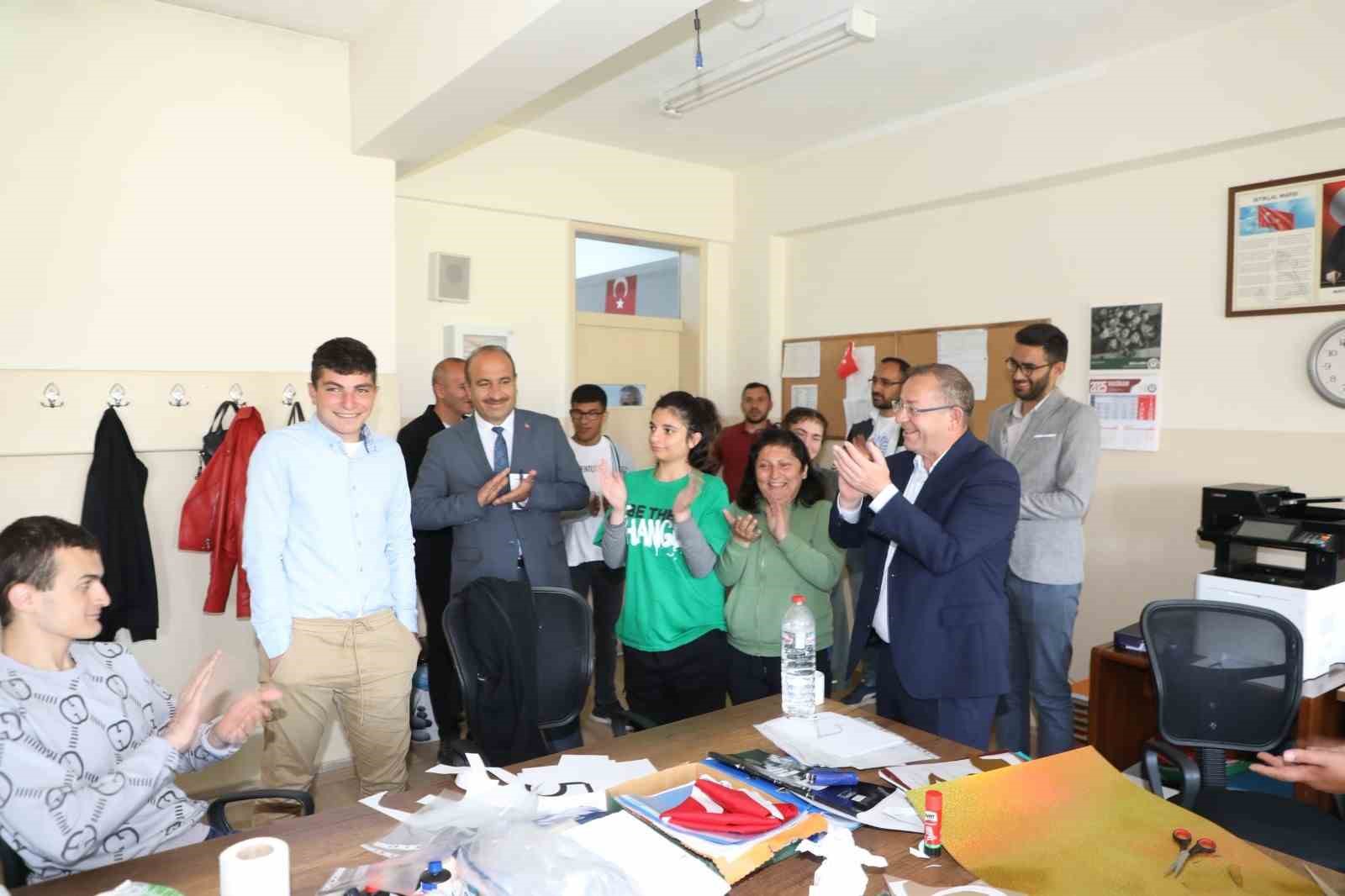 Vali Polat, okul ziyaretlerine devam ediyor