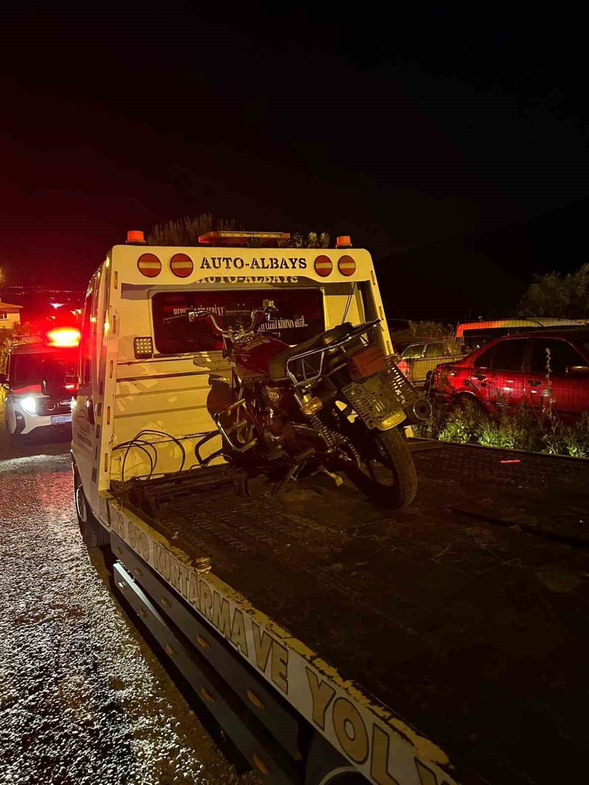 Egzoz patlatan motosiklet s&uuml;r&uuml;c&uuml;leri trafikten men edildi
