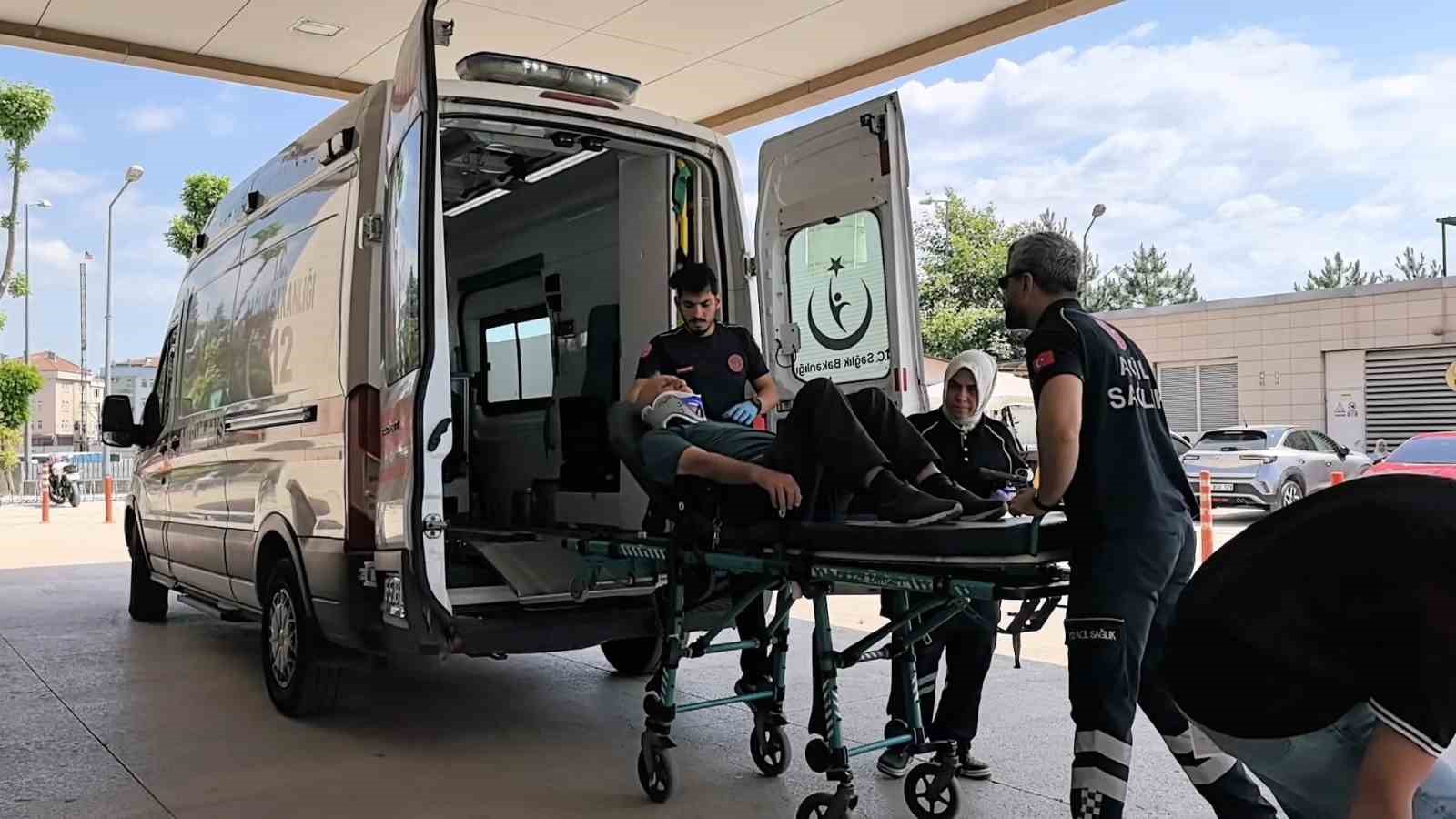 Otomobil ile traktör çarpıştı: 1 yaralı