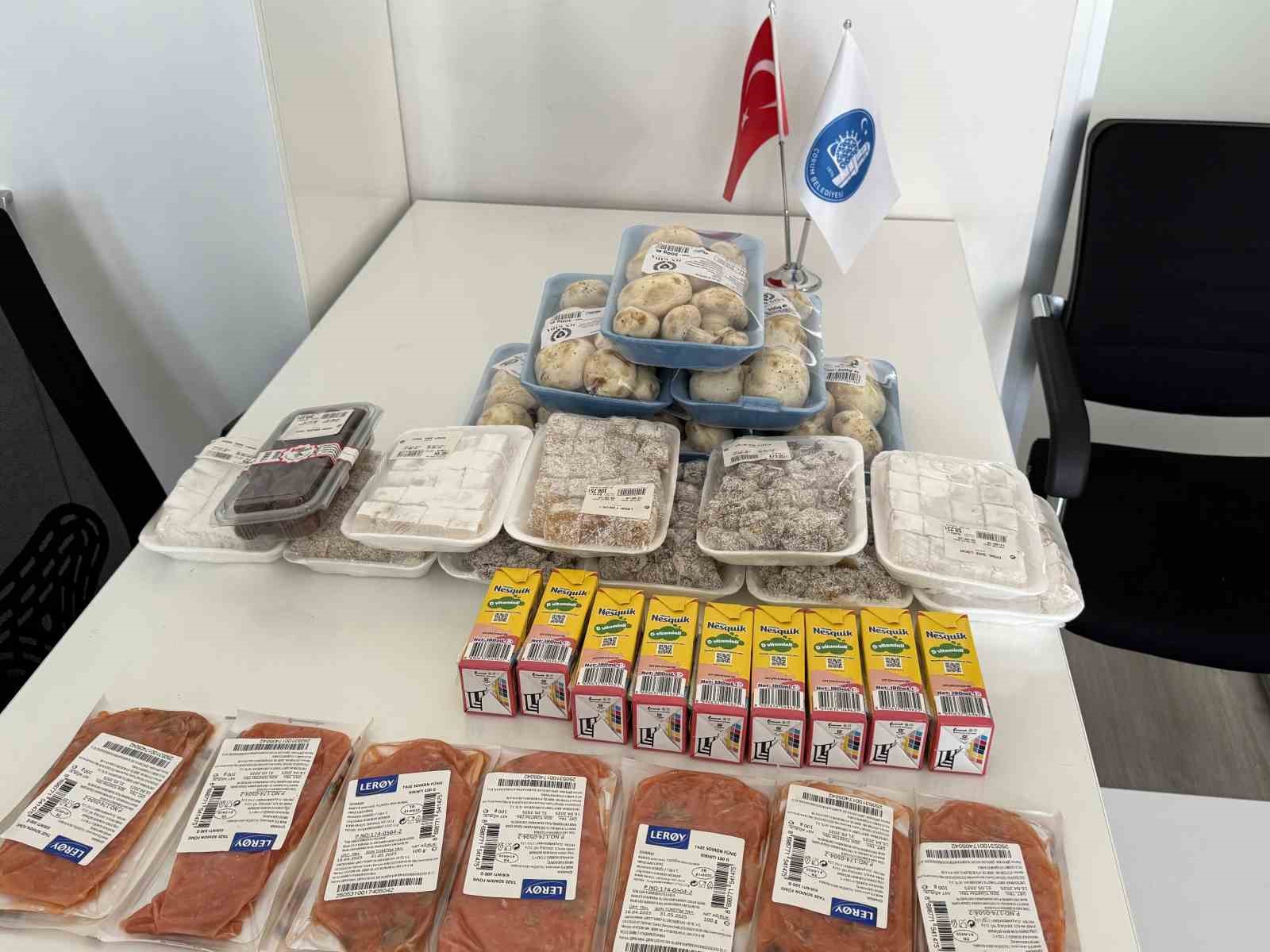 Çorum Belediyesi ekiplerinden marketlere sıkı denetim