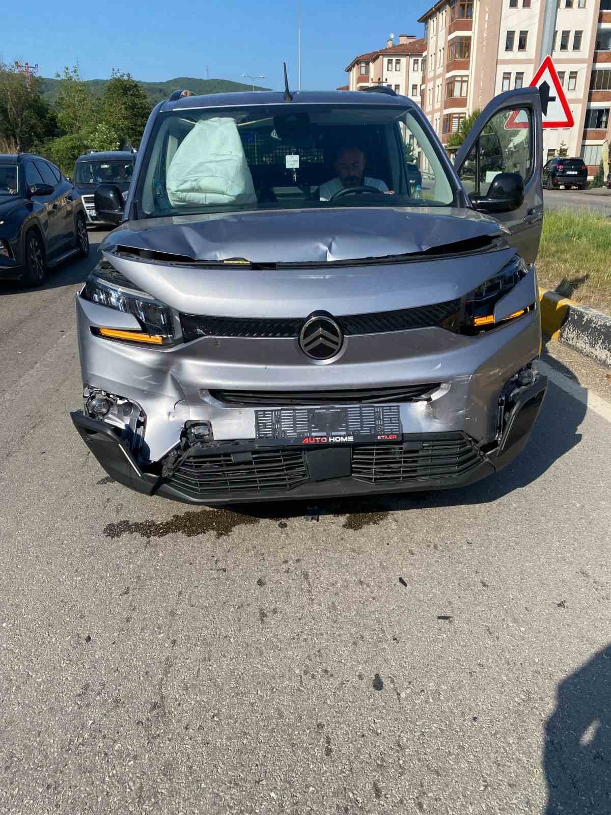 Kavşakta zincirleme kaza : 1 yaralı
