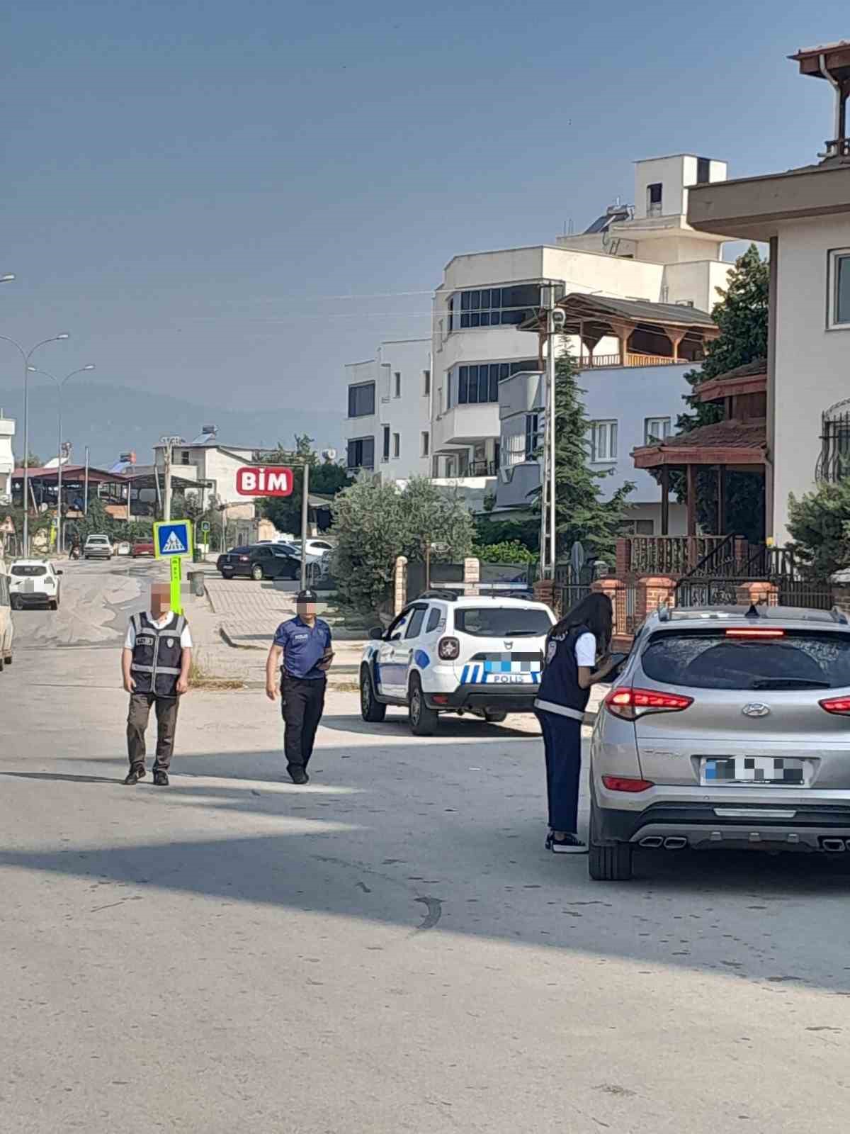 Aranan 2 şahıs yakalanıp cezaevine teslim edildi
