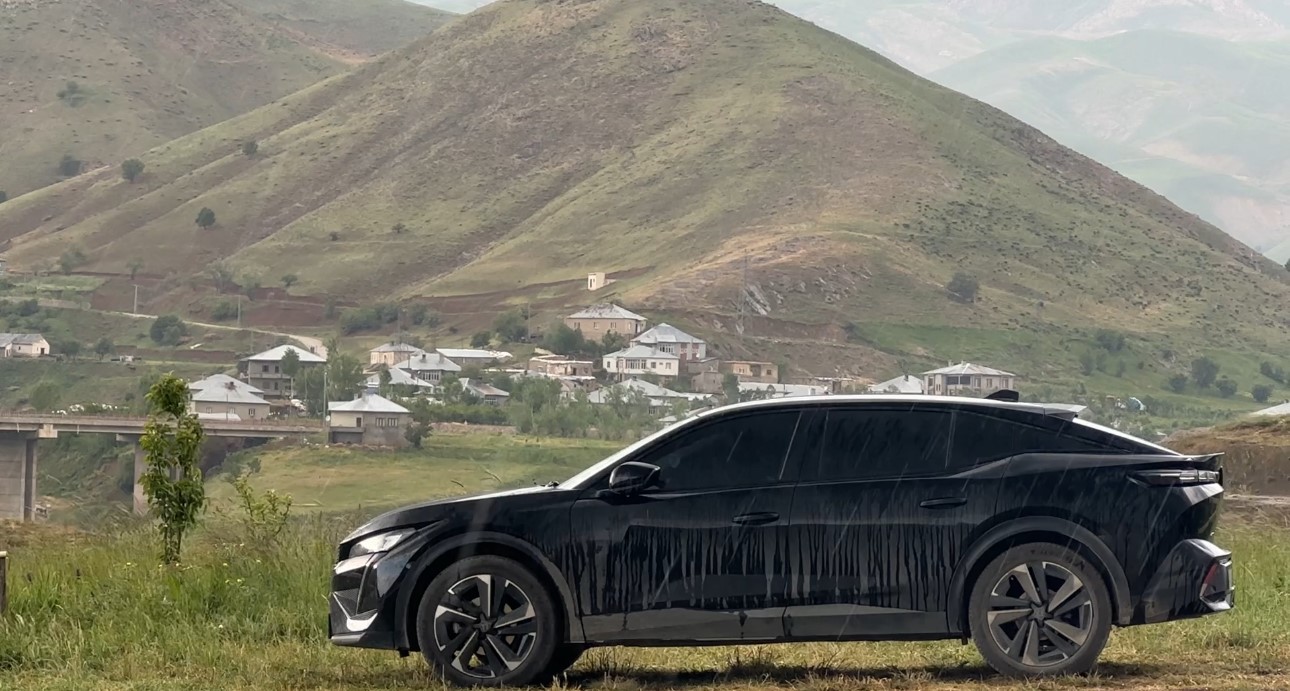 Y&uuml;ksekova&rsquo;da sağanak yağış etkili oldu
