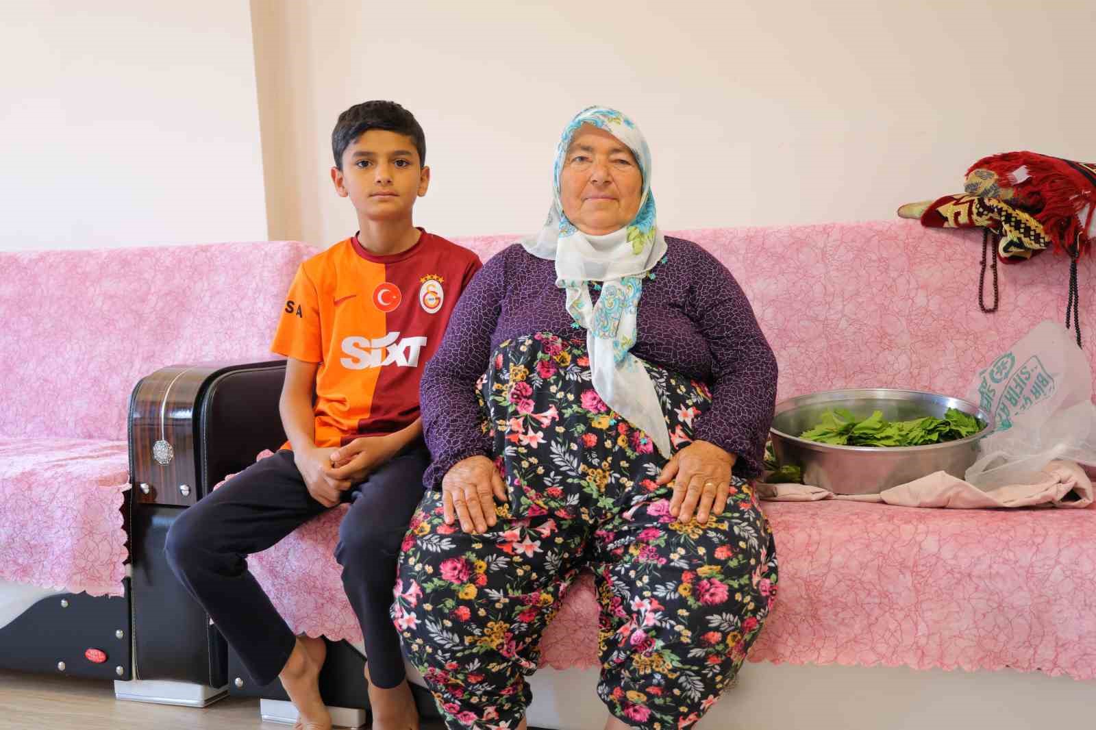 Deprem mağduru nine: 