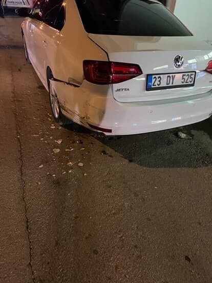 Park halindeki otomobile çarpıp kaçtı: O anlar kamerada
