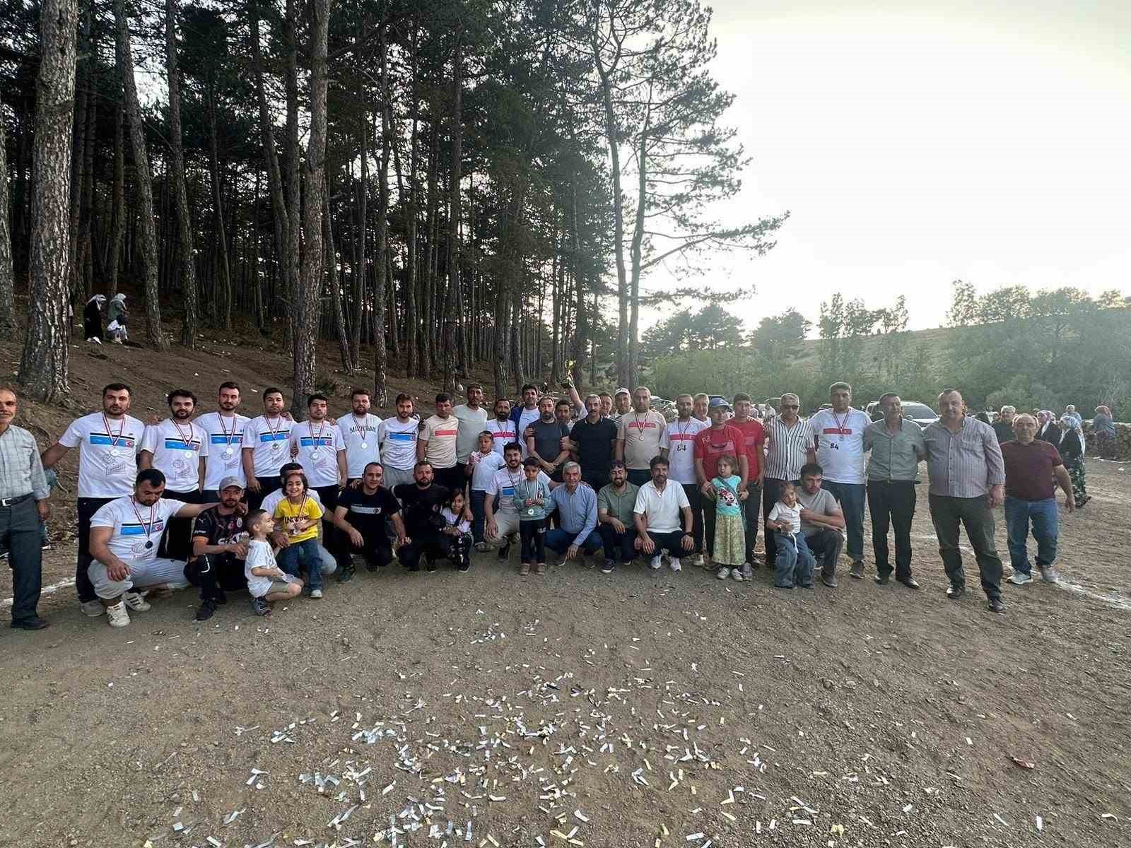 Yeniüreğil köyünde geleneksel Voleybol Turnuvası