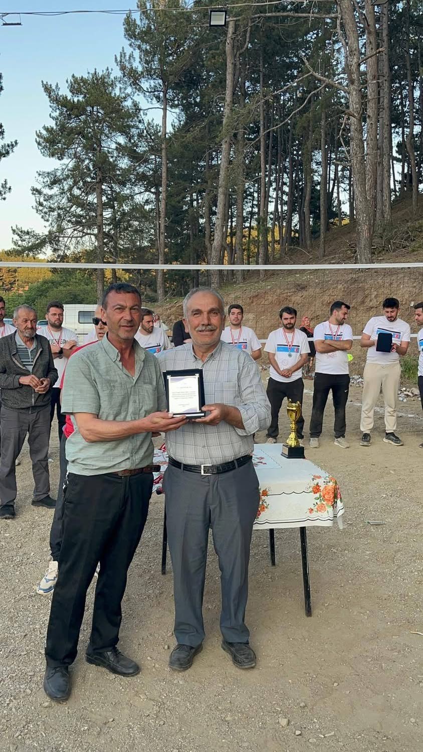 Yeni&uuml;reğil k&ouml;y&uuml;nde geleneksel Voleybol Turnuvası
