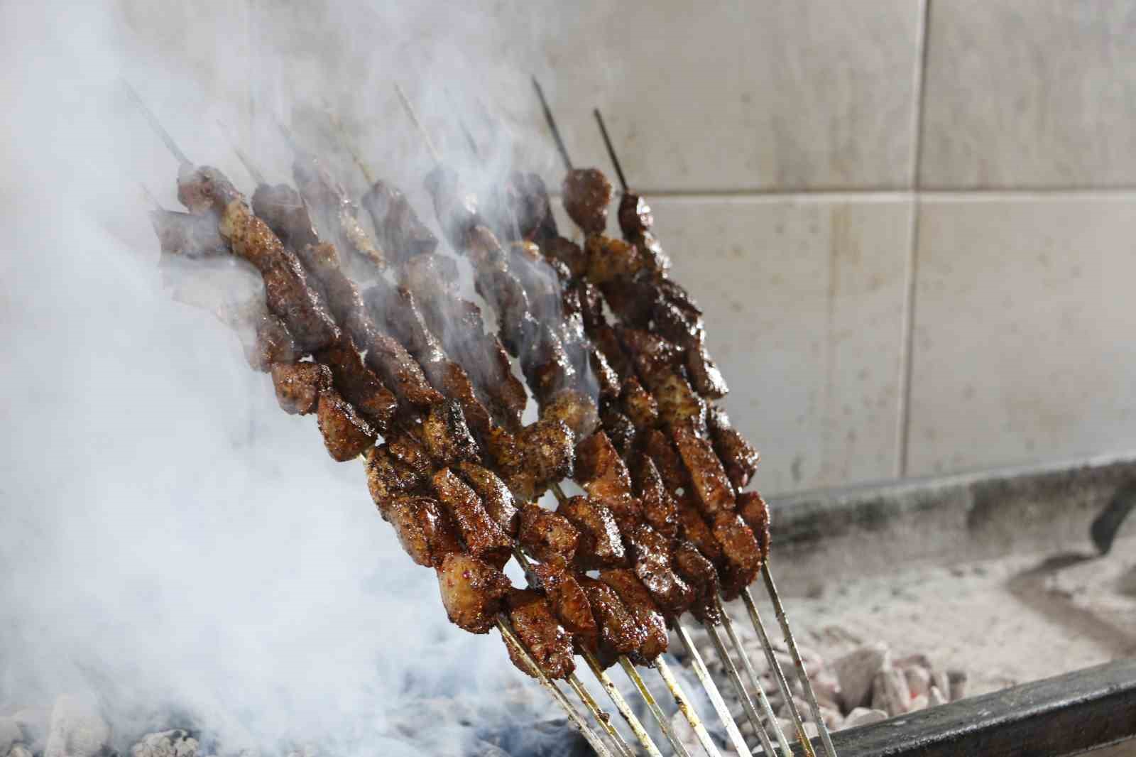 Diyarbakır’ın tescilli kadayıf ve ciğeri bayramda tercih edilen lezzetler arasında
