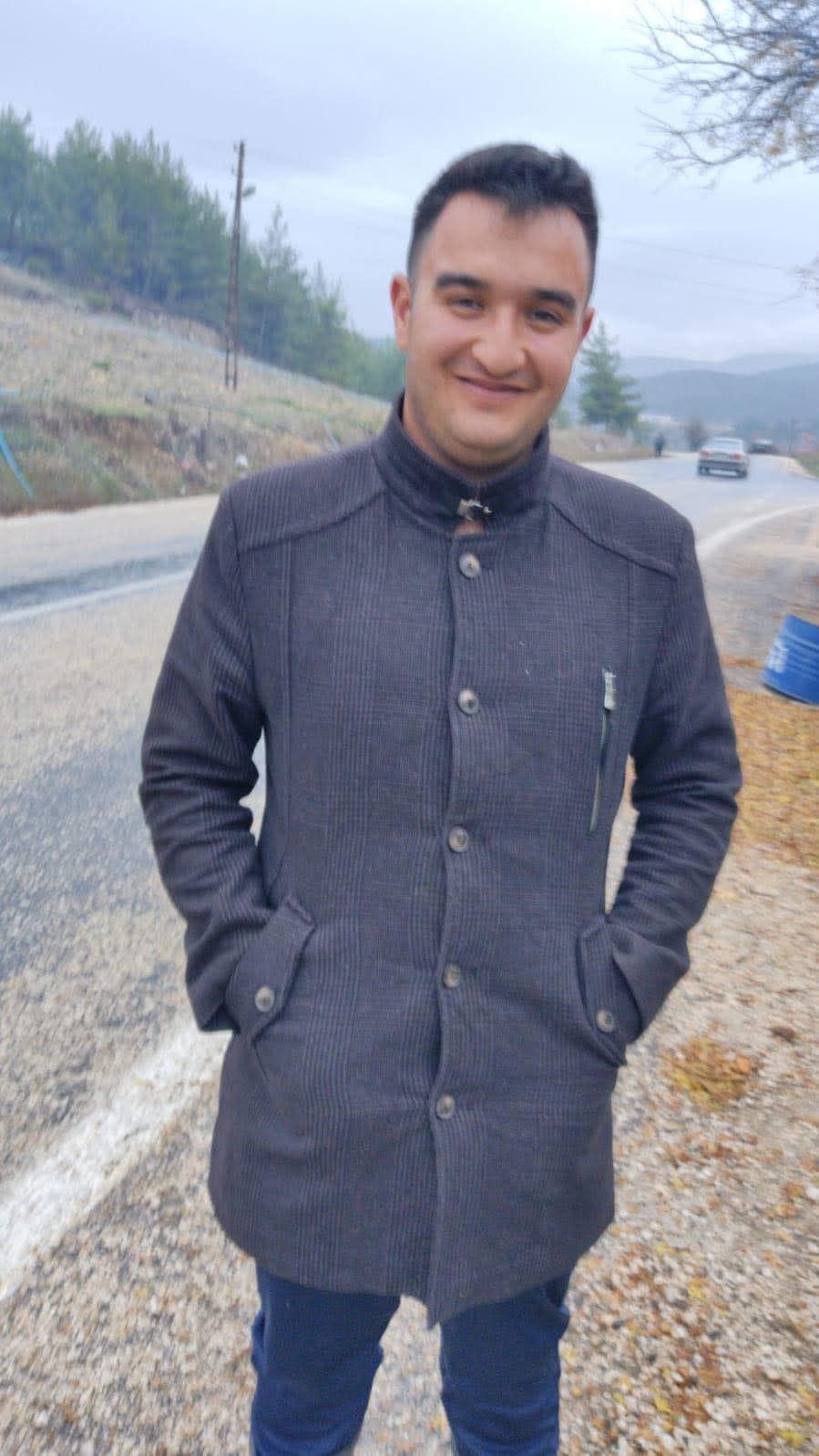 Virajı alamayarak u&ccedil;urumdan u&ccedil;an gen&ccedil; motosiklet&ccedil;i &ouml;ld&uuml;
