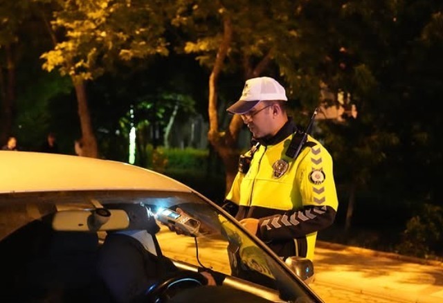 Isparta&rsquo;da 1 saatlik asayiş ve trafik uygulamasında 236 kişi sorgulandı
