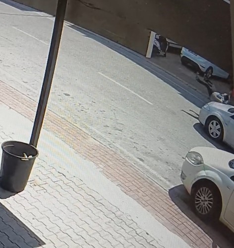 Kaza sonrası ambulansa binmemek i&ccedil;in &ccedil;ırpındı, sebebi iğne korkusu &ccedil;ıktı
