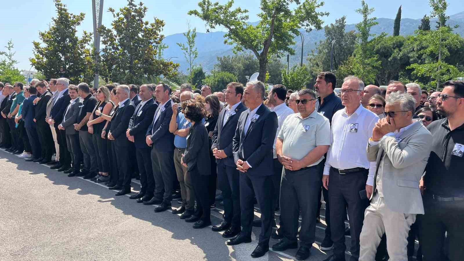 Ferdi Zeyrek&rsquo;in adı Muratpaşa&rsquo;da bir parkta yaşayacak
