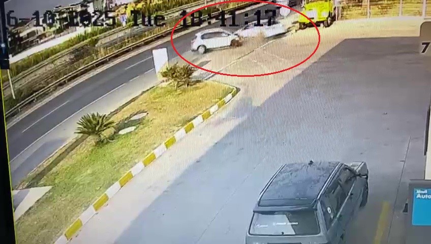 Otomobillerin hurdaya d&ouml;nd&uuml;ğ&uuml; kazada 5 kişi yaralandı
