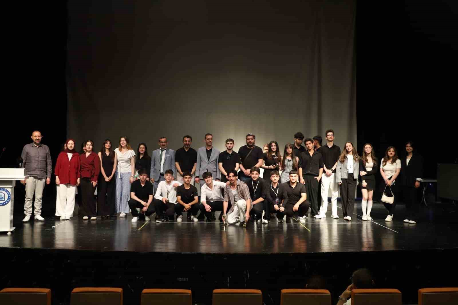 Lise öğrencilerinden yapay zeka temalı kısa film projesi