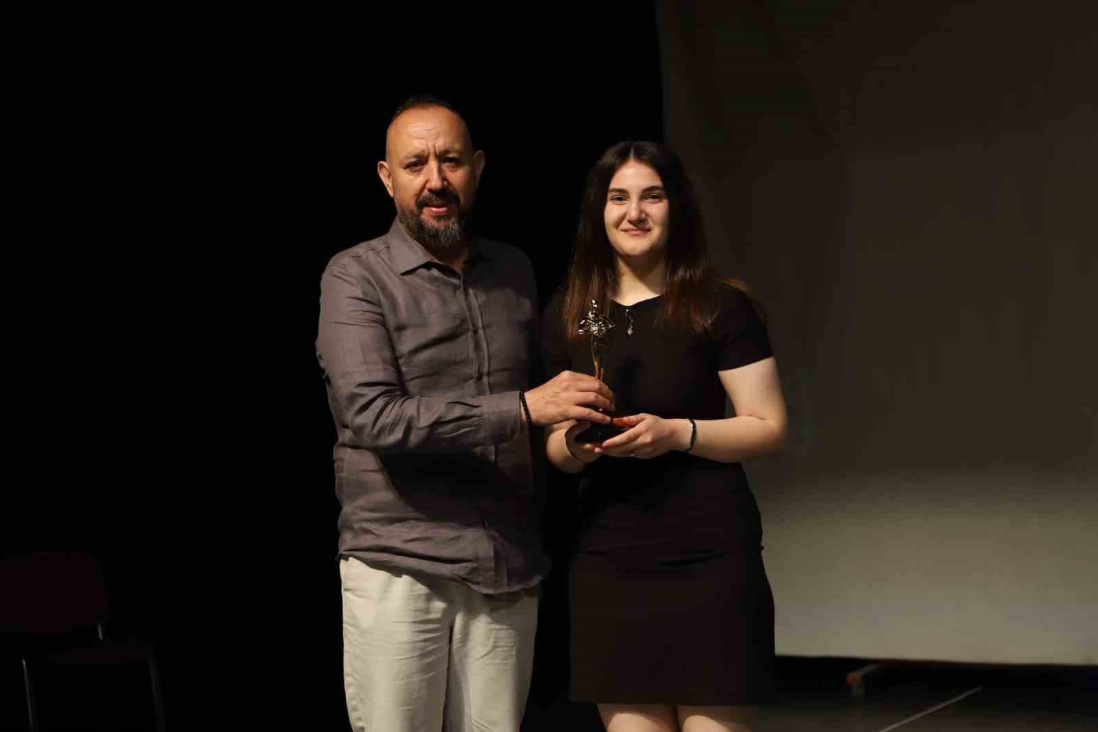 Lise öğrencilerinden yapay zeka temalı kısa film projesi
