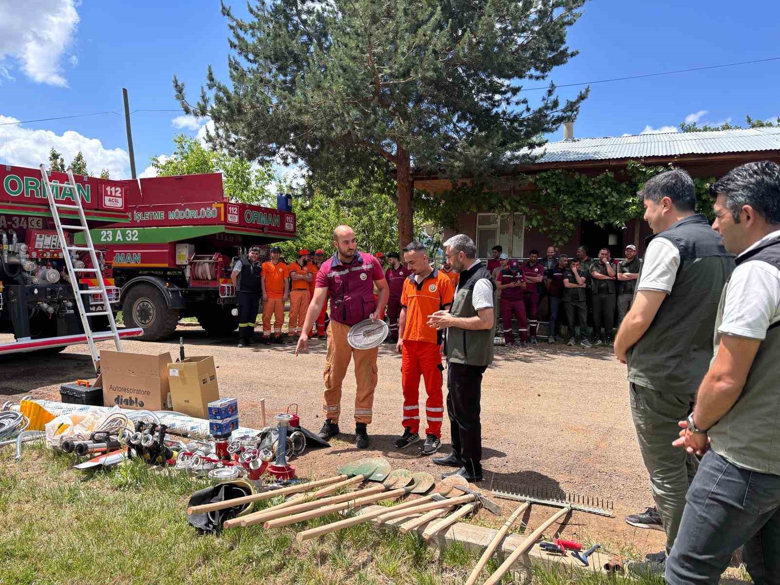 Orman muhafaza memurlarına ve yangın gönüllülerine eğitim verildi