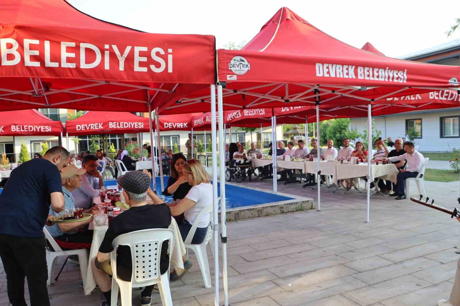 Devrek Kaymakamı Evlice, huzurevi sakinleriyle vedalaştı