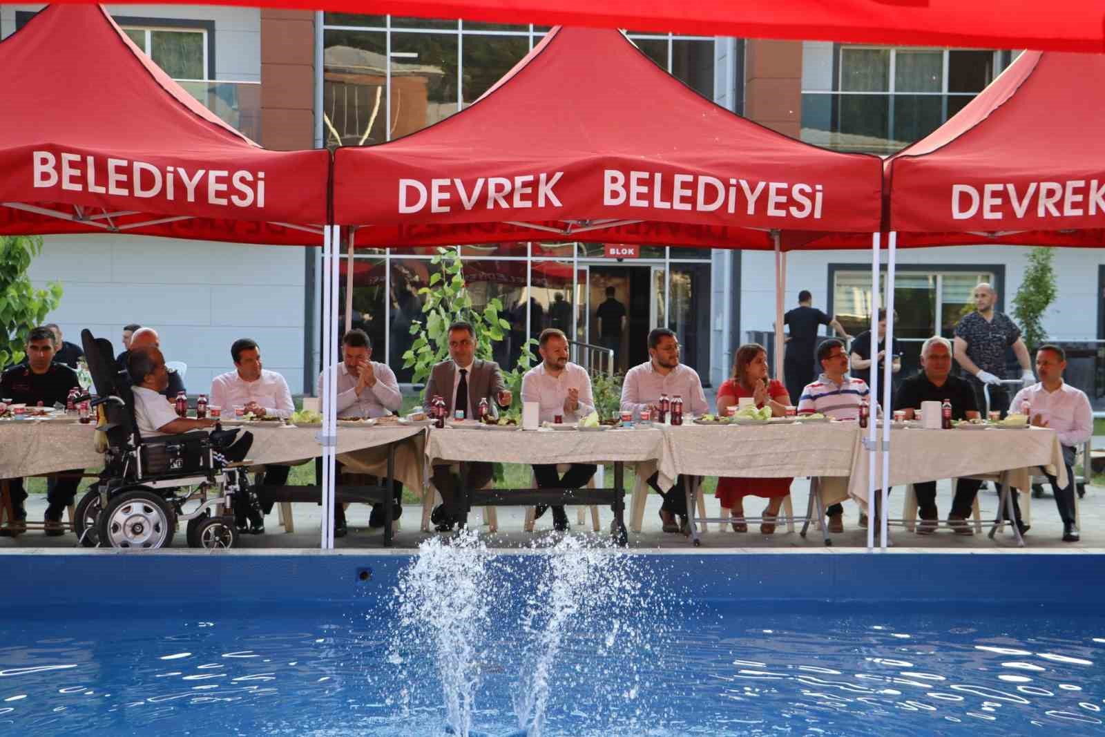 Devrek Kaymakamı Evlice, huzurevi sakinleriyle vedalaştı
