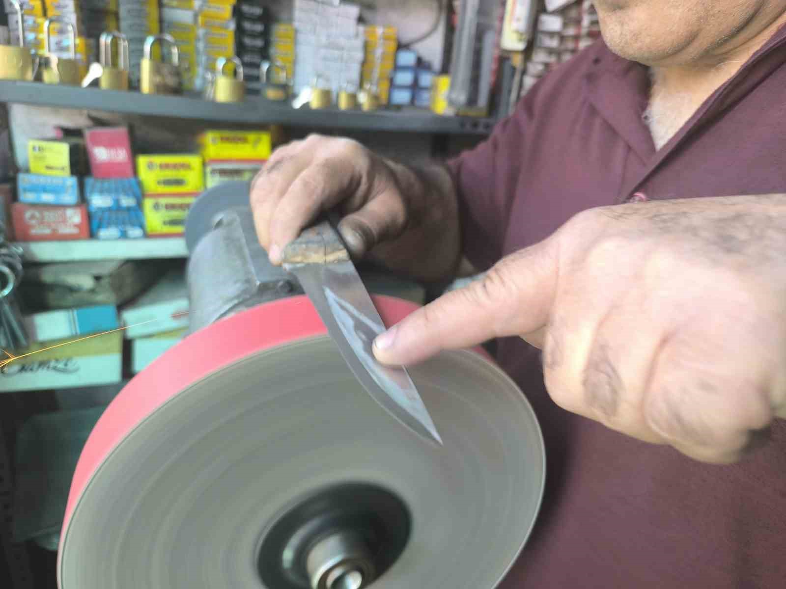 Bı&ccedil;ak bileyicileri Kurban Bayramı&rsquo;ndan memnun
