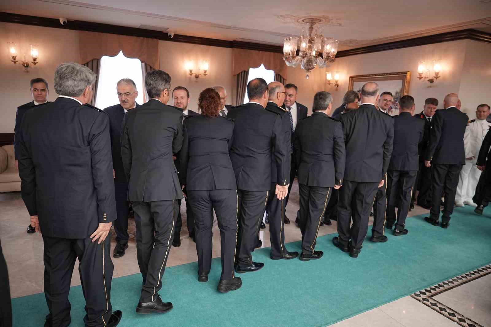 Bursa protokolü bayramlaştı

