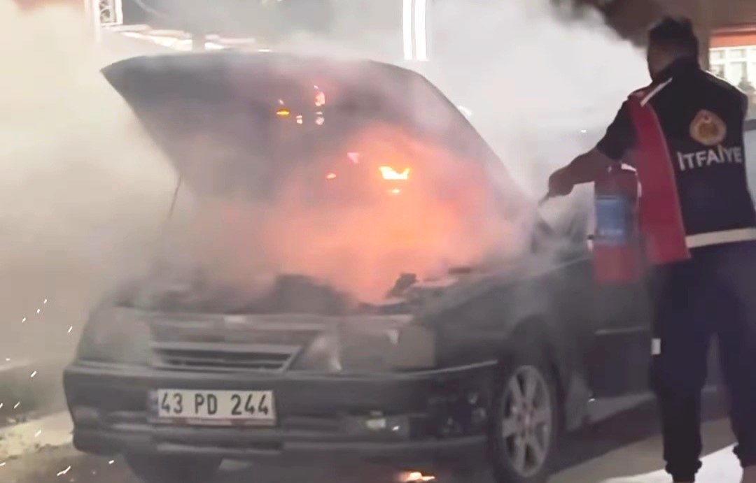 Emet&rsquo;te seyir halindeki ara&ccedil;ta yangın
