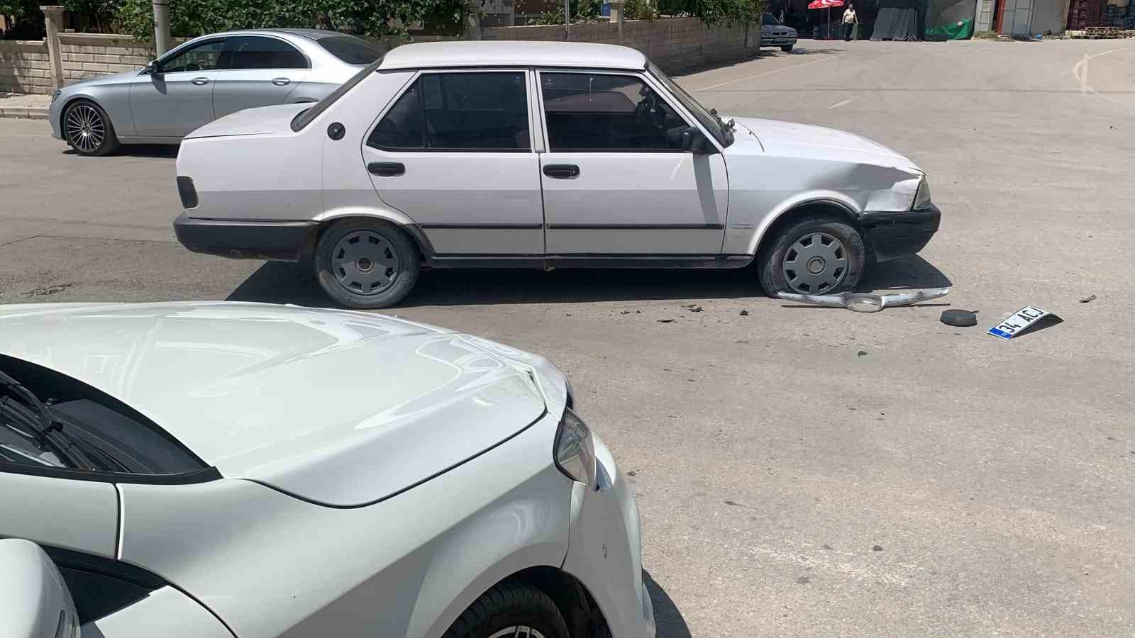 Karaman’da otomobiller çarpıştı: 4 yaşındaki çocuk yaralandı