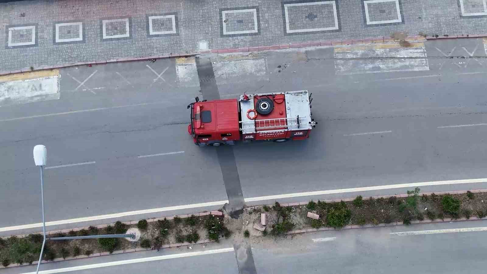 Tatbikatla g&ouml;sterildi, vatandaşlar uyarıldı: İzmarit b&uuml;y&uuml;k yangınlara sebep oluyor
