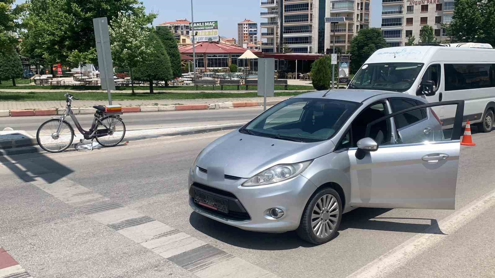 Karaman&rsquo;da otomobil bisiklete &ccedil;arptı: 75 yaşındaki adam yaralandı
