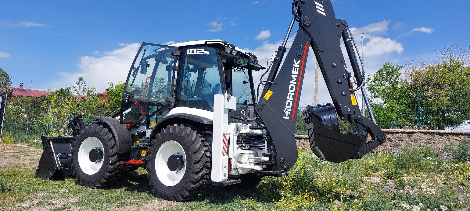Arpaçay Belediyesi’ne yeni iş makinesi
