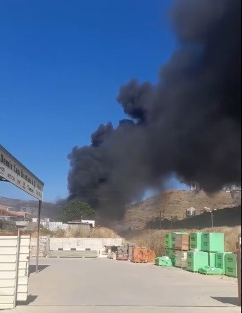 Karşıyaka Belediyesi katı atık tesisinde yangın
