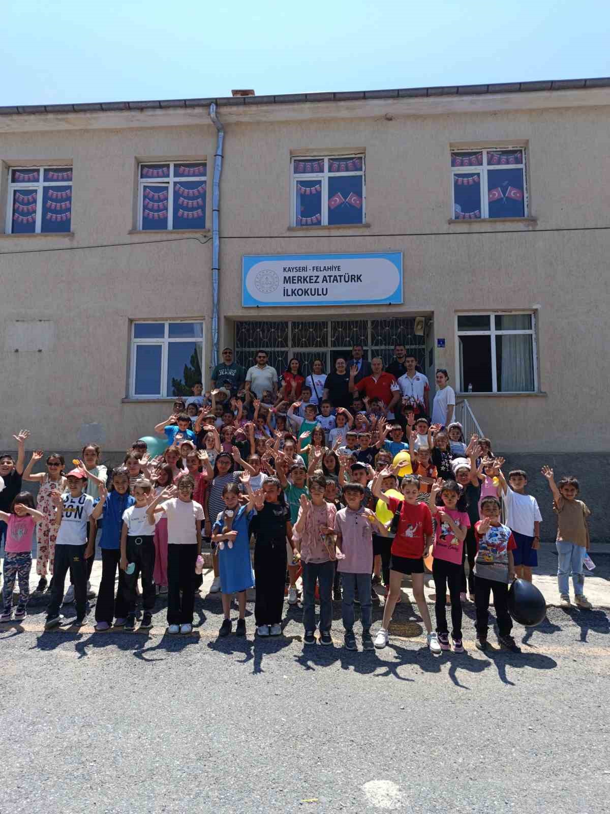 ERÜ’den "Spor Yap, Karne hediyesini kap’ etkinliği
